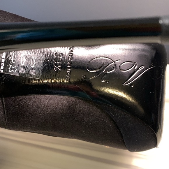 Roger Vivier Paris Black Satin Limelight Buckle Embellished Platform Pumps - Picture 11 of 13